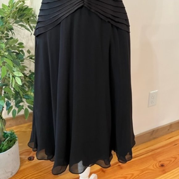 Tadashi Collection Chiffon Halter Dress, size 4 - Picture 11 of 15